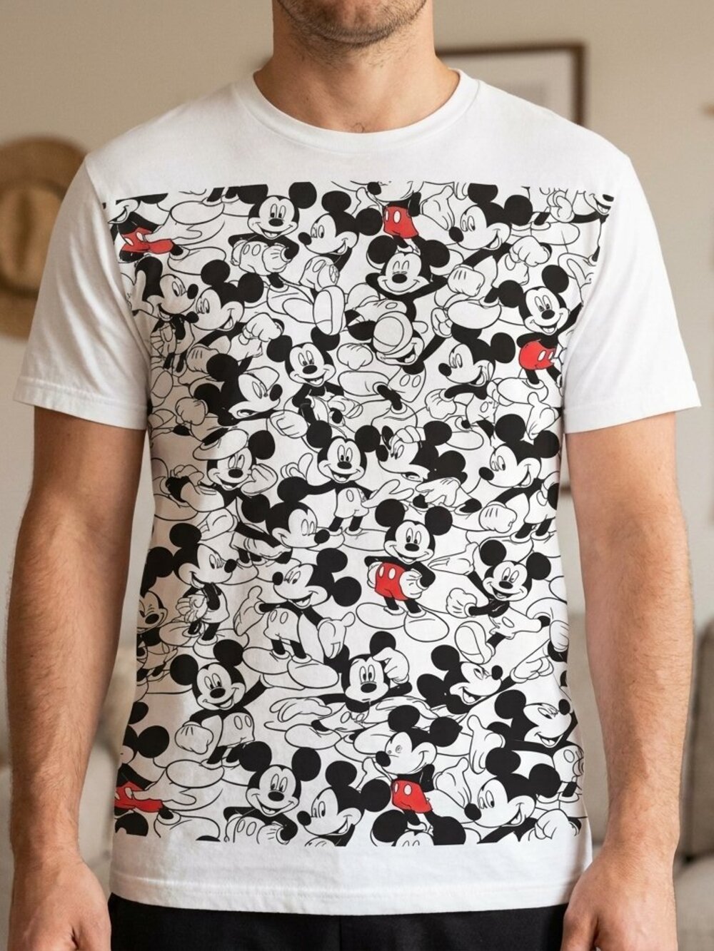 Disney | Men’s Mickey T-Shirt | Size Medium